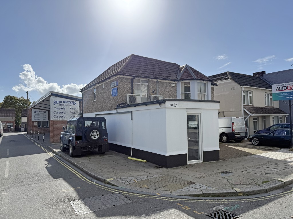 Lot: 21 - VACANT FREEHOLD COMMERCIAL PREMISES WITH POTENTIAL - View of front